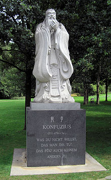220px-Konfuzius_standbild_2008